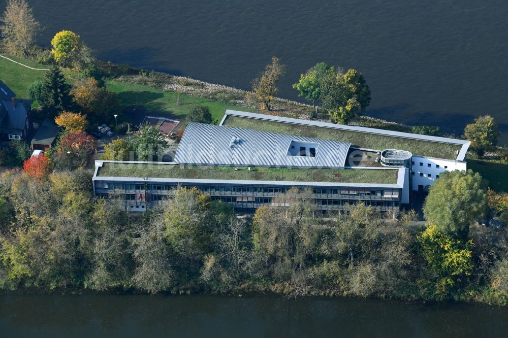 Luftaufnahme Magdeburg - Bürogebäude des Geschäftshauses des Wasserstraßen-Neubauamt Magdeburg an der Straße Kleiner Werder in Magdeburg im Bundesland Sachsen-Anhalt, Deutschland