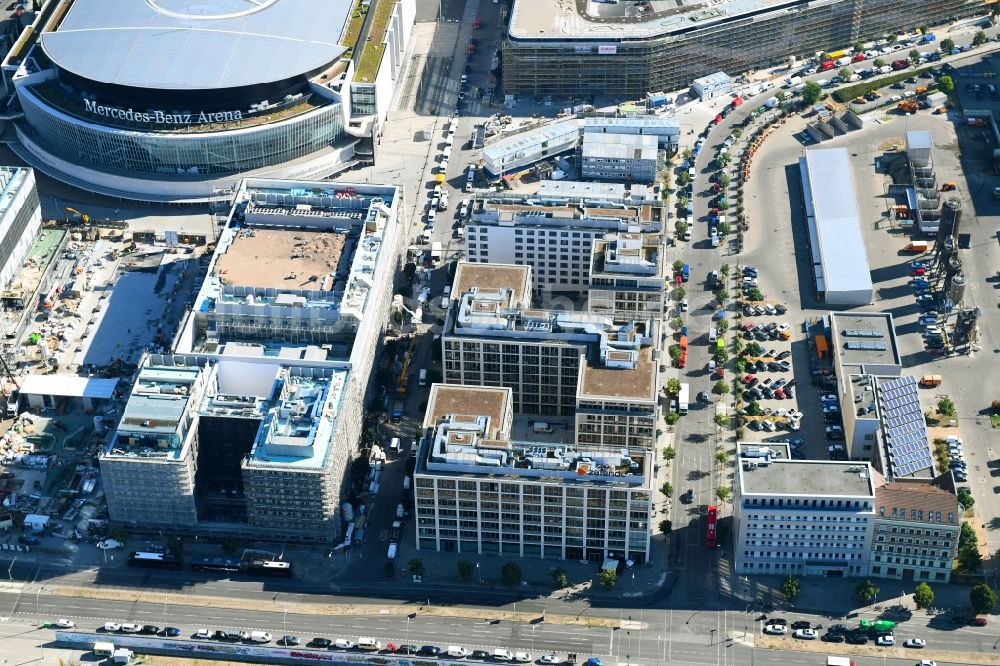 Berlin aus der Vogelperspektive: Bürogebäude des Geschäftshauses der Zalando SE an der Tamara-Danz-Straße - Mühlenstraße in Berlin, Deutschland