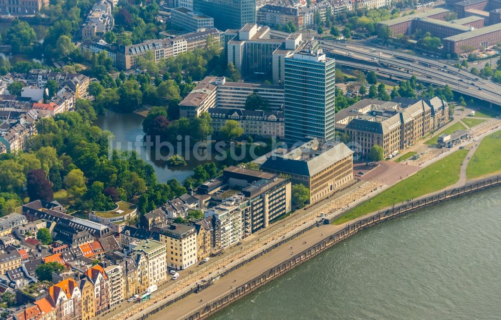 Düsseldorf aus der Vogelperspektive: Bürogebäude - Geschäftshauszeile am Mannesmannufer im Ortsteil Carlstadt in Düsseldorf im Bundesland Nordrhein-Westfalen, Deutschland