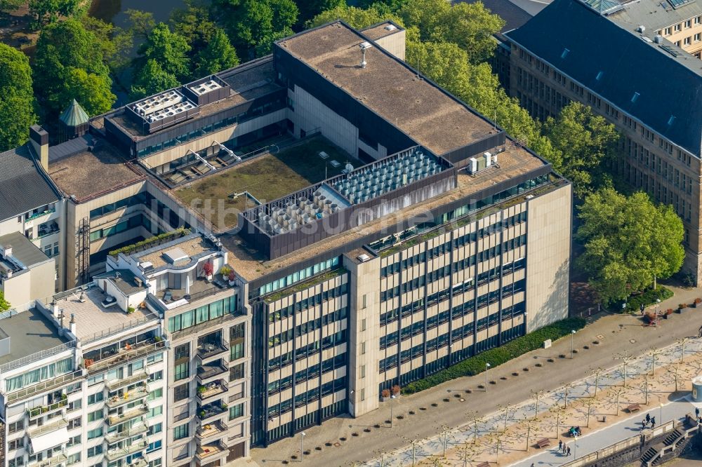 Düsseldorf aus der Vogelperspektive: Bürogebäude - Geschäftshauszeile am Mannesmannufer im Ortsteil Carlstadt in Düsseldorf im Bundesland Nordrhein-Westfalen, Deutschland