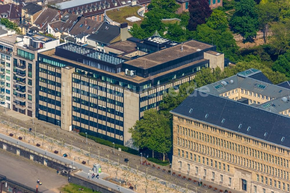 Luftaufnahme Düsseldorf - Bürogebäude - Geschäftshauszeile am Mannesmannufer im Ortsteil Carlstadt in Düsseldorf im Bundesland Nordrhein-Westfalen, Deutschland