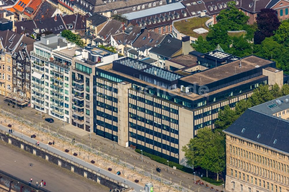 Düsseldorf aus der Vogelperspektive: Bürogebäude - Geschäftshauszeile am Mannesmannufer im Ortsteil Carlstadt in Düsseldorf im Bundesland Nordrhein-Westfalen, Deutschland