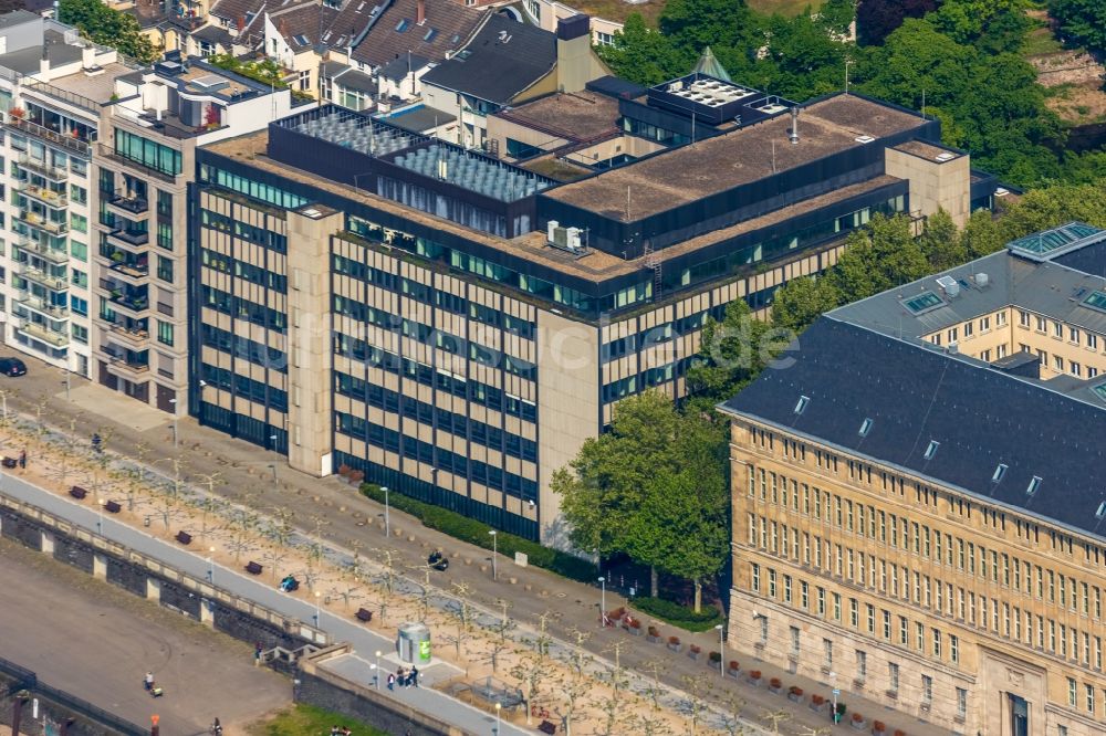 Luftbild Düsseldorf - Bürogebäude - Geschäftshauszeile am Mannesmannufer im Ortsteil Carlstadt in Düsseldorf im Bundesland Nordrhein-Westfalen, Deutschland