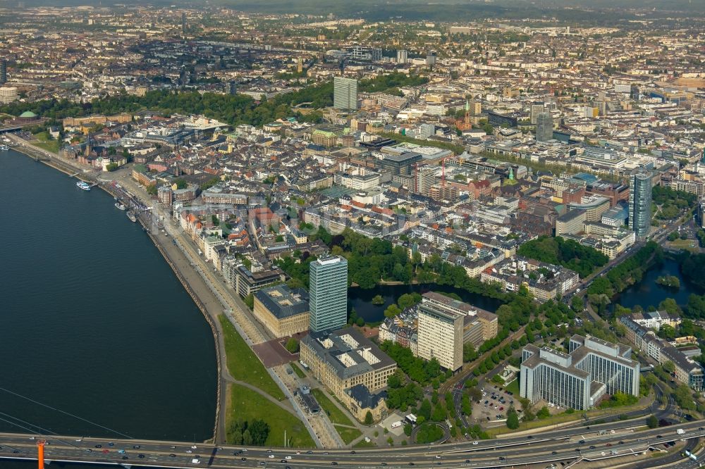 Luftbild Düsseldorf - Bürogebäude - Geschäftshauszeile am Mannesmannufer im Ortsteil Carlstadt in Düsseldorf im Bundesland Nordrhein-Westfalen, Deutschland