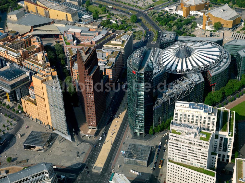 Luftbild Berlin - Bürogebäude und Geschäftshäuser am Potsdamer Platz in Berlin-Mitte