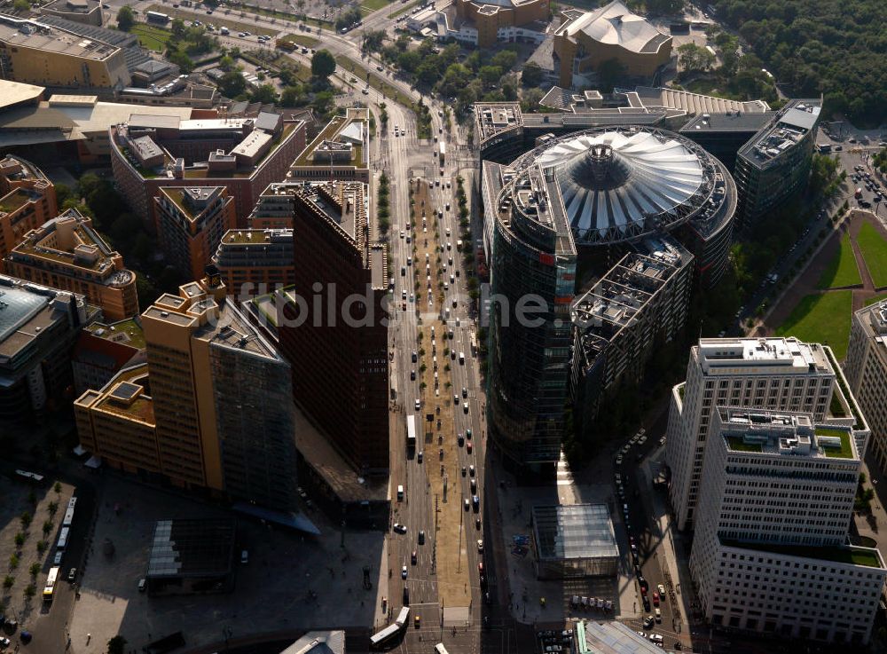 Luftaufnahme Berlin - Bürogebäude und Geschäftshäuser am Potsdamer Platz in Berlin-Mitte