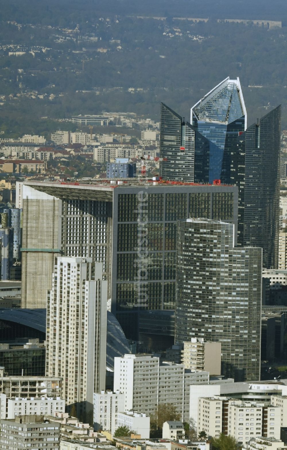 Luftbild Paris Courbevoie - Bürogebäude Grande Arche im Hochhausviertel La Défense in Paris in Ile-de-France, Frankreich