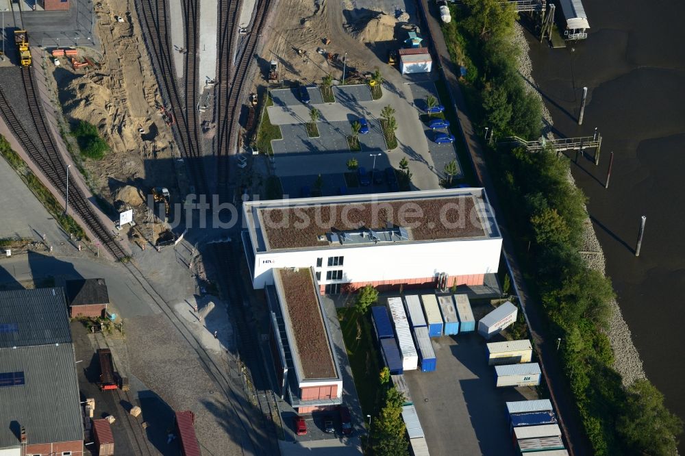 Hamburg aus der Vogelperspektive: Bürogebäude der Hafenbahn auf der Spreehafeninsel in Hamburg-Mitte / Kleiner Grasbrook