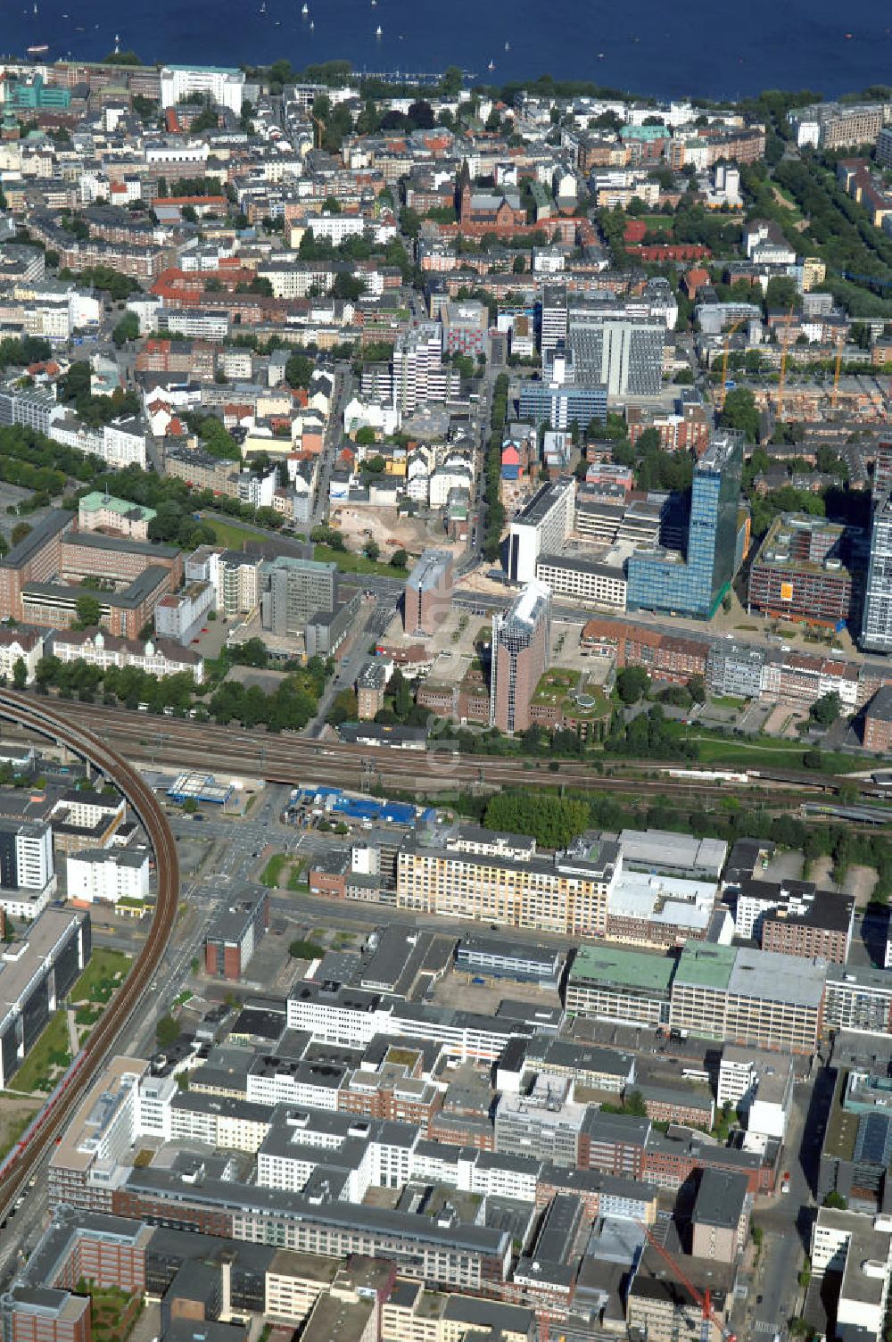 Hamburg von oben - Bürogebäude in Hamburg Hammerbrook