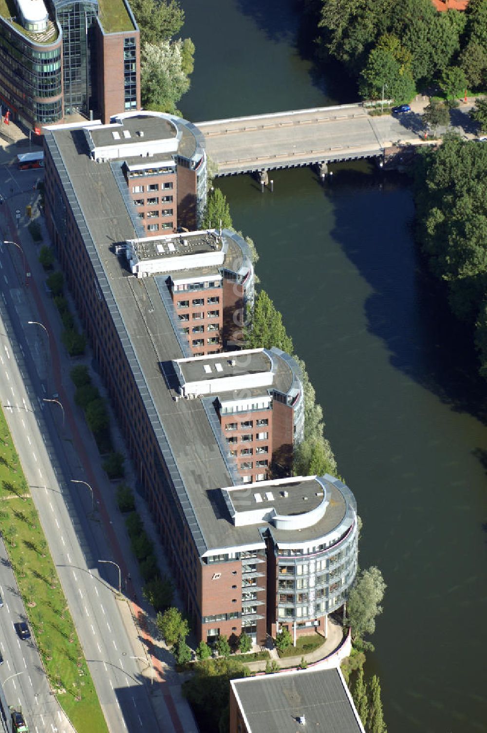 Hamburg von oben - Bürogebäude in Hamburg Hammerbrook