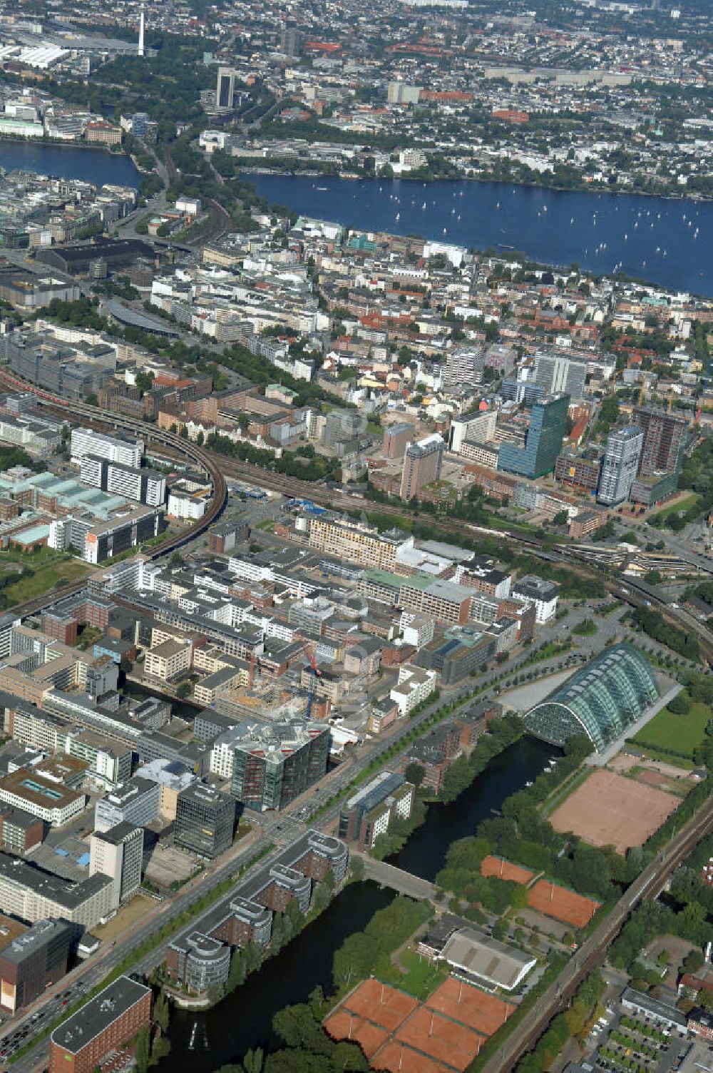 Hamburg von oben - Bürogebäude in Hamburg Hammerbrook