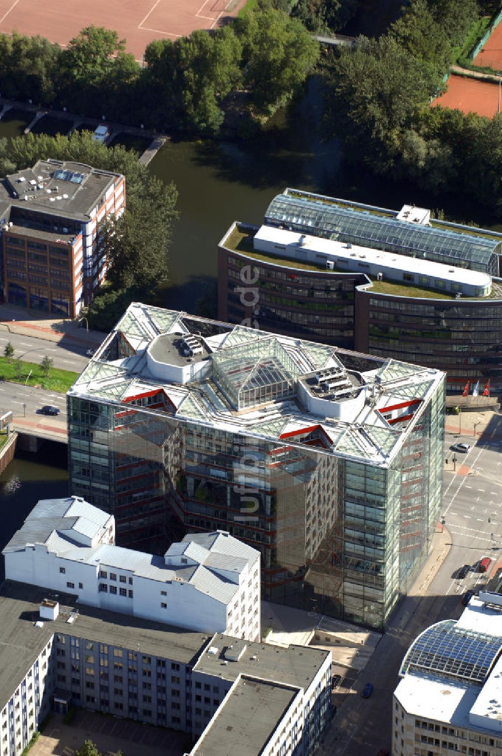 Hamburg von oben - Bürogebäude in Hamburg Hammerbrook