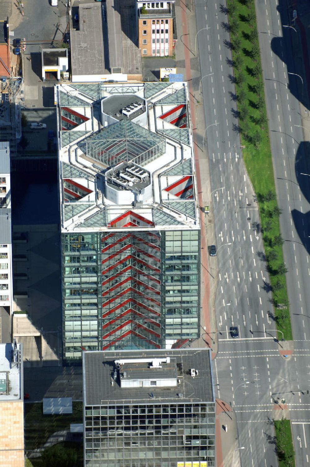 Hamburg von oben - Bürogebäude in Hamburg Hammerbrook