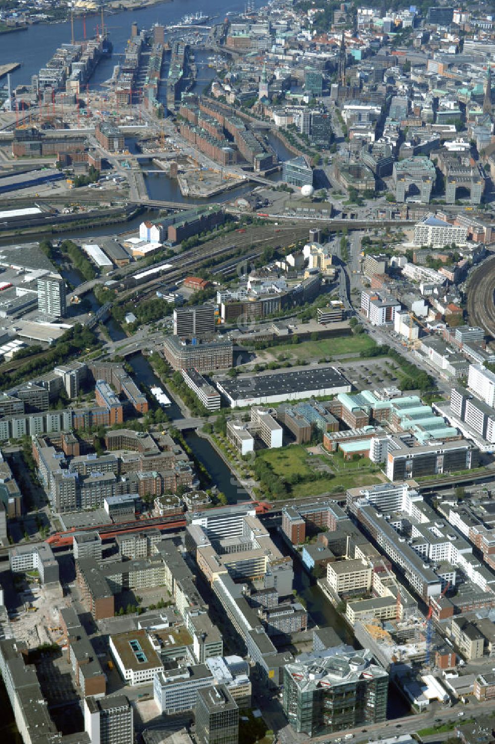 Hamburg von oben - Bürogebäude in Hamburg Hammerbrook