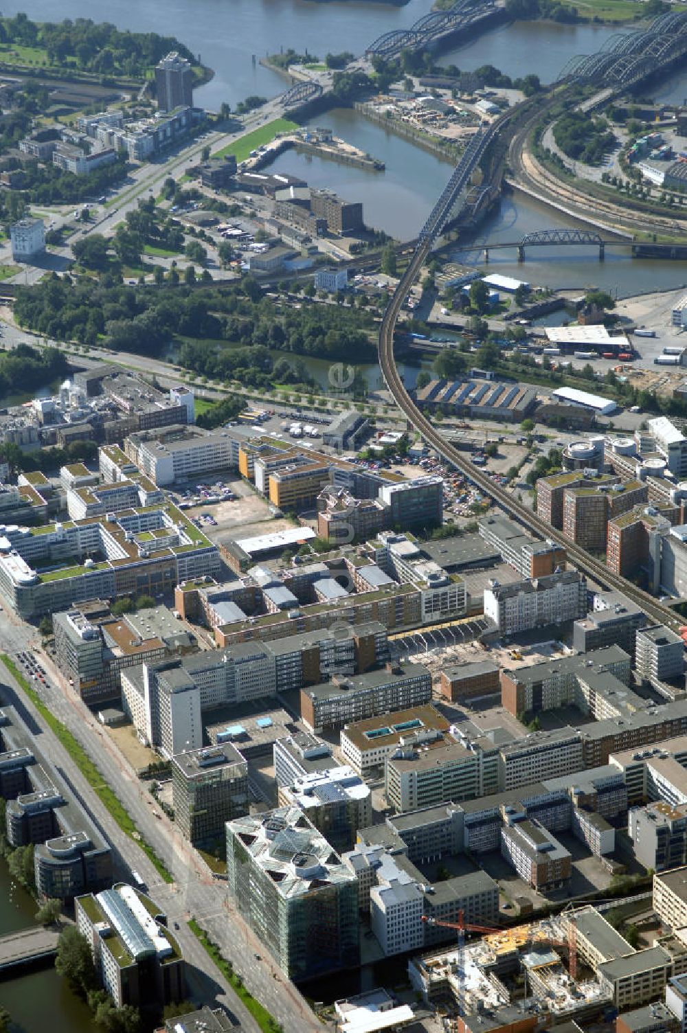 Hamburg von oben - Bürogebäude in Hamburg Hammerbrook