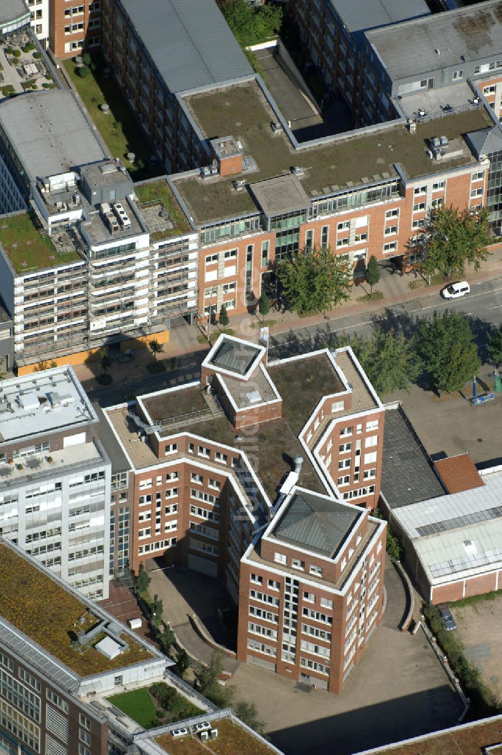 Hamburg von oben - Bürogebäude in Hamburg Hammerbrook