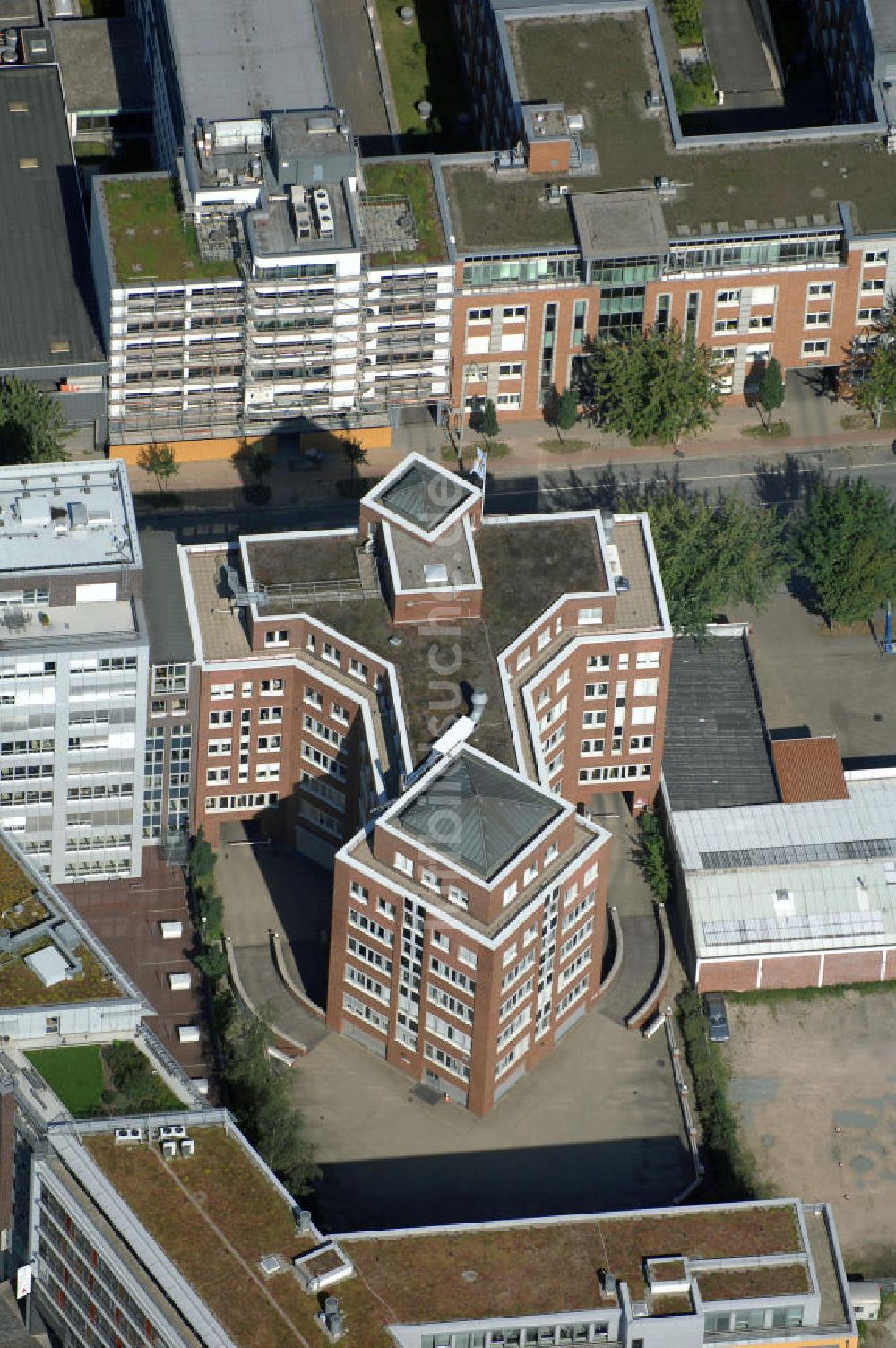 Hamburg aus der Vogelperspektive: Bürogebäude in Hamburg Hammerbrook