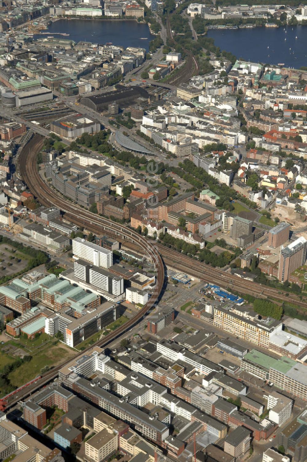 Hamburg von oben - Bürogebäude in Hamburg Hammerbrook