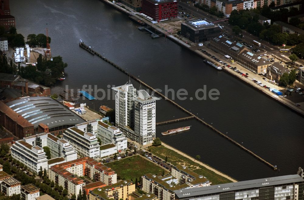 Luftaufnahme Berlin Treptow - Bürogebäude Hochhaus TwinTowers am Ufer der Spree in Berlin-Treptow