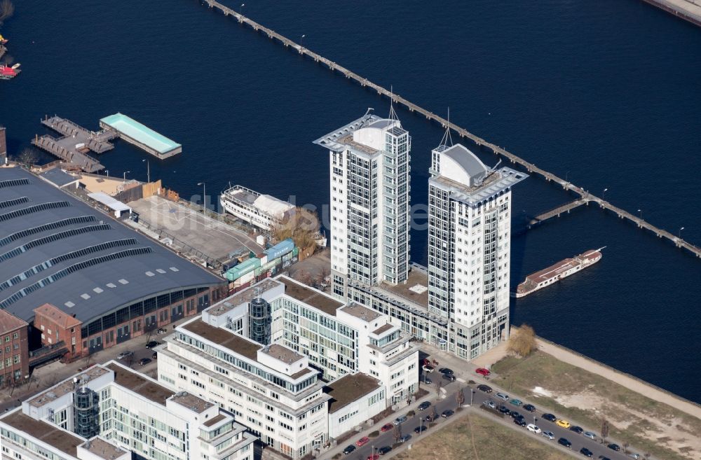 Luftaufnahme Berlin - Bürogebäude Hochhaus TwinTowers am Ufer der Spree in Berlin-Treptow