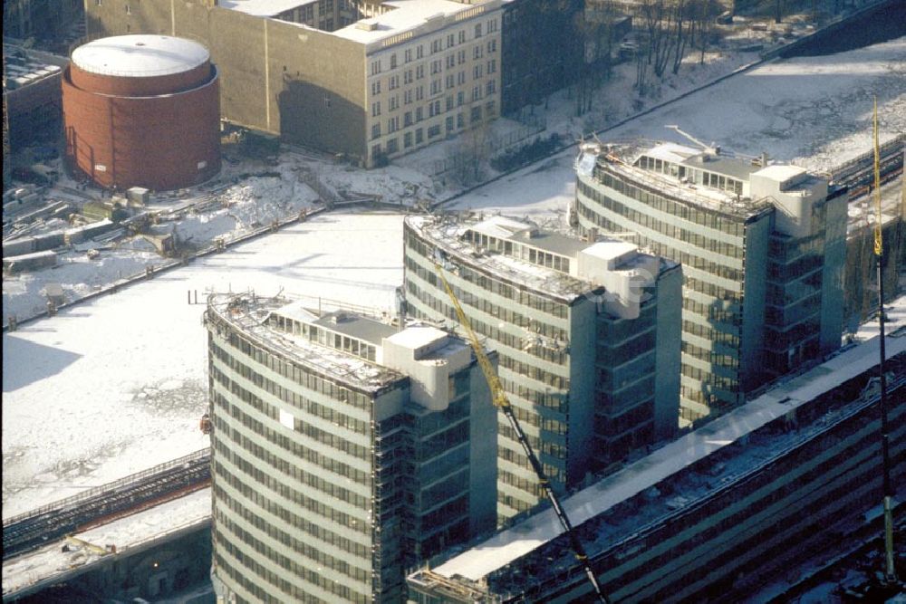 Berlin aus der Vogelperspektive: Bürogebäude Jannowitzbrücke in Berlin - Mitte 1995