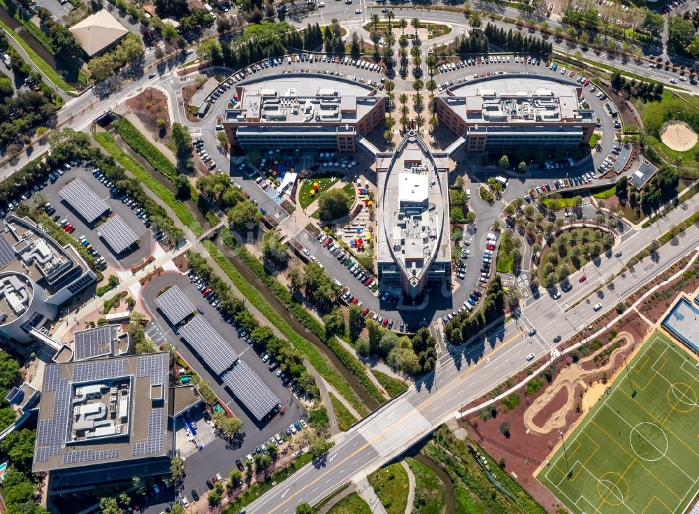 Mountain View aus der Vogelperspektive: Bürogebäude- Komplex Googleplex mit der Hauptverwaltung von Google in Mountain View im Silicon Valley in Kalifornien in den USA