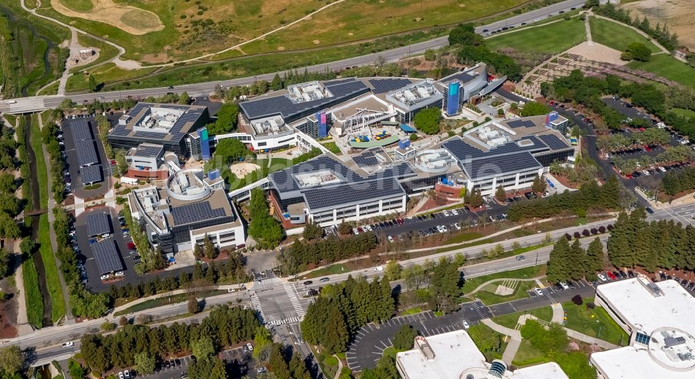 Mountain View von oben - Bürogebäude- Komplex Googleplex in Mountain View im Silicon Valley in Kalifornien in den USA