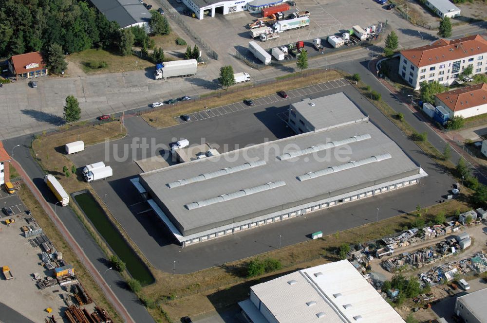 Luftaufnahme Seddin - Bürogebäude mit Logistikhalle im Gewerbegebiet der Gemeinde Seddiner See im Ortsteil Neuseddin