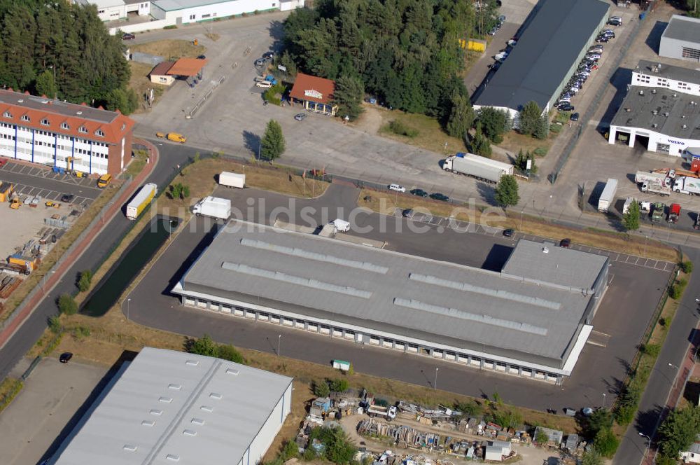 Seddin aus der Vogelperspektive: Bürogebäude mit Logistikhalle im Gewerbegebiet der Gemeinde Seddiner See im Ortsteil Neuseddin