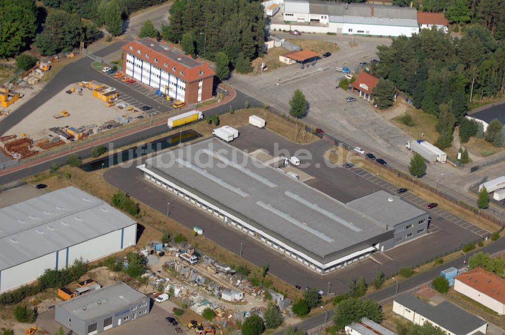 Luftaufnahme Seddin - Bürogebäude mit Logistikhalle im Gewerbegebiet der Gemeinde Seddiner See im Ortsteil Neuseddin