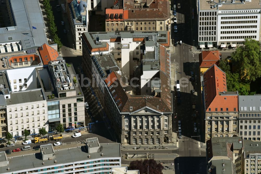 Berlin aus der Vogelperspektive: Bürogebäude an der Mohrenstraße Ecke Glinkastraße im Ortsteil Mitte in Berlin, Deutschland