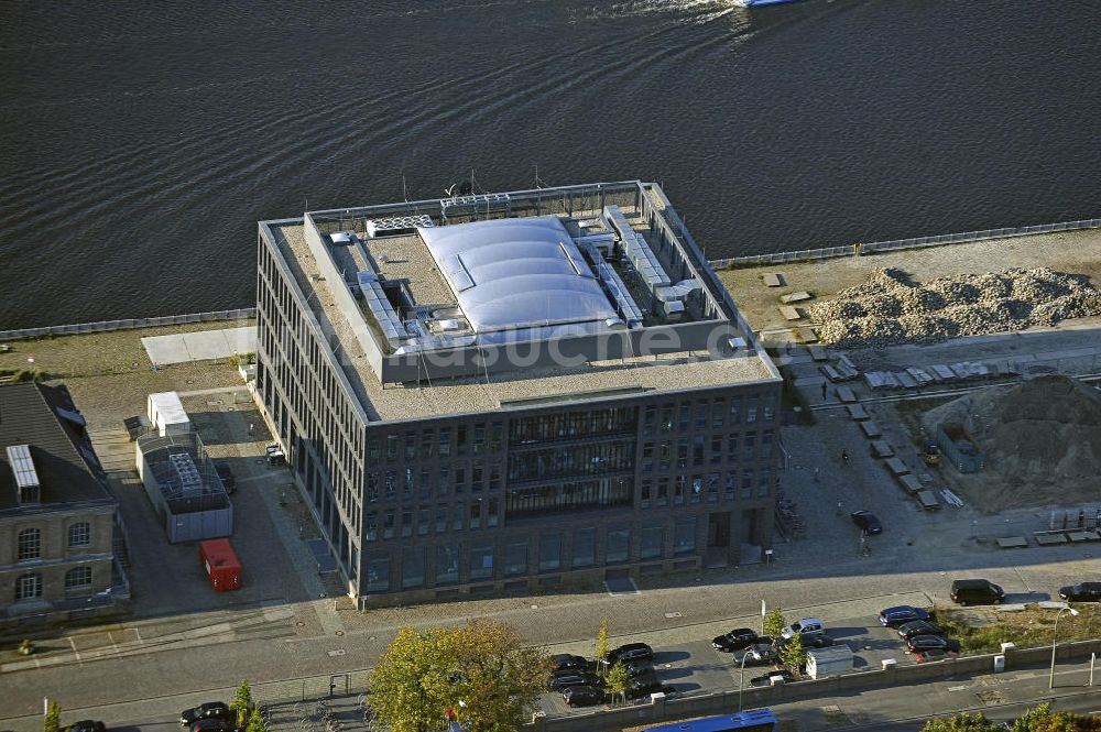 Berlin von oben - Bürogebäude der MTV-Networks Germany GmbH am Osthafen Berlin