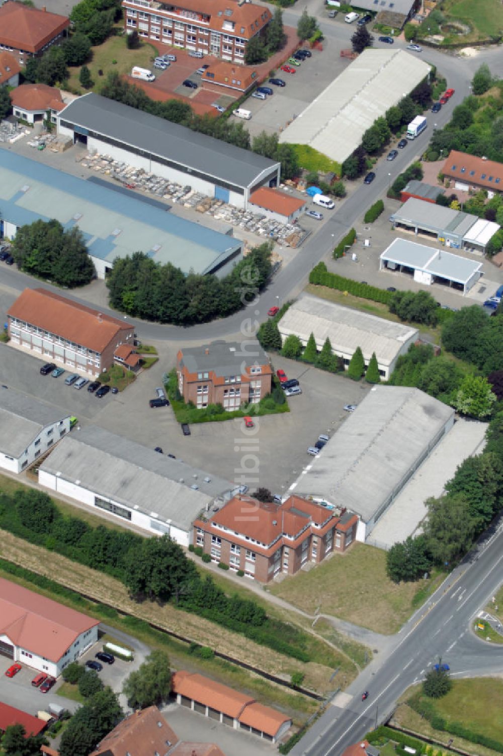 Luftaufnahme Kamen-Heeren - Bürogebäude und Produktionshallen im Gewerbegebiet Südfeld / Widestrasse in Kamen-Heeren