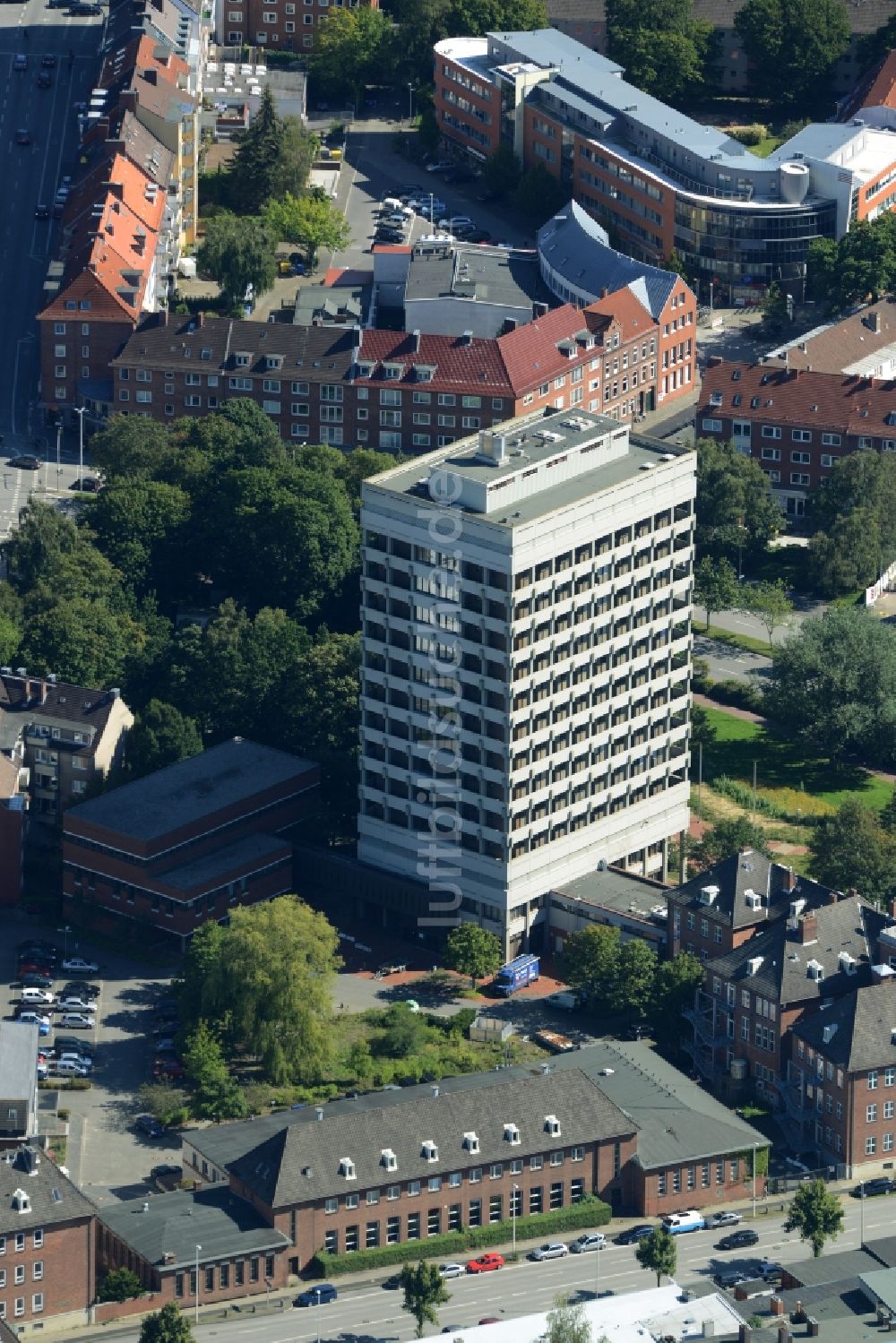 Kiel von oben - Bürogebäude an der Ringstraße in Kiel im Bundesland Schleswig-Holstein