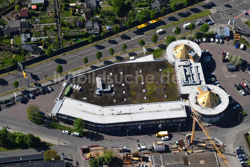 Luftbild Leipzig - Bürogebäude und Supermarkt in Leipzig im Bundesland Sachsen, Deutschland