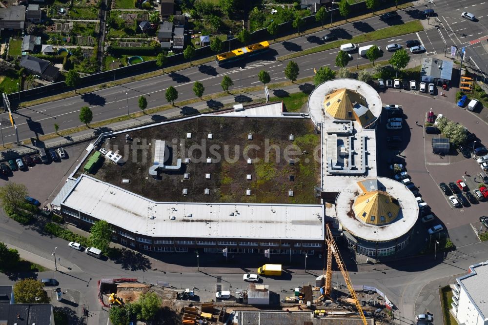 Luftaufnahme Leipzig - Bürogebäude und Supermarkt in Leipzig im Bundesland Sachsen, Deutschland