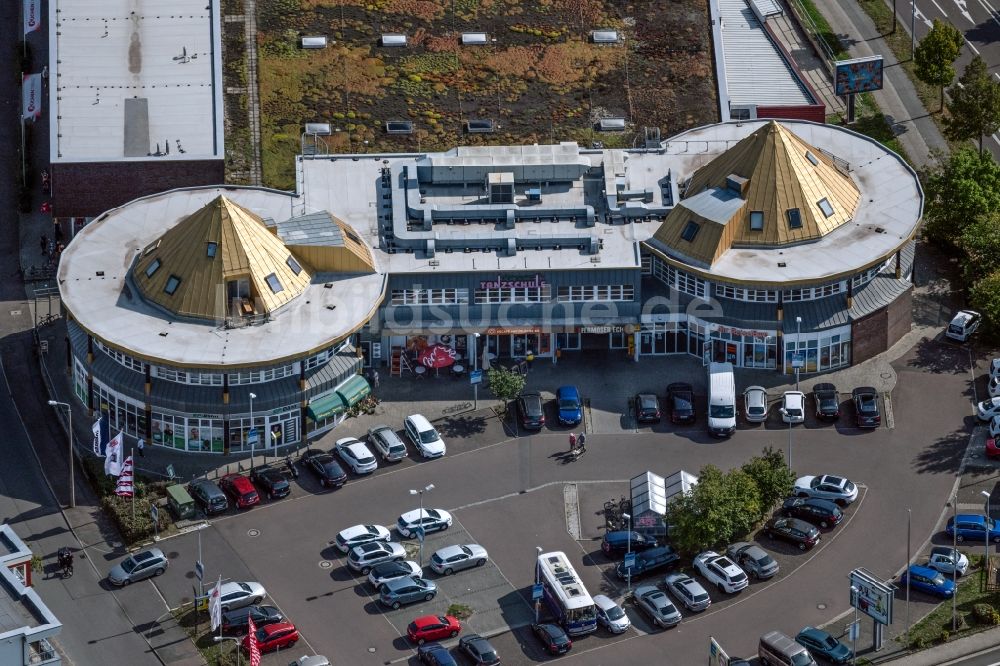 Luftbild Leipzig - Bürogebäude und Supermarkt in Leipzig im Bundesland Sachsen, Deutschland