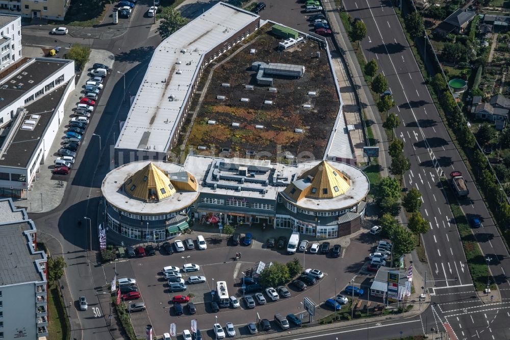 Luftaufnahme Leipzig - Bürogebäude und Supermarkt in Leipzig im Bundesland Sachsen, Deutschland