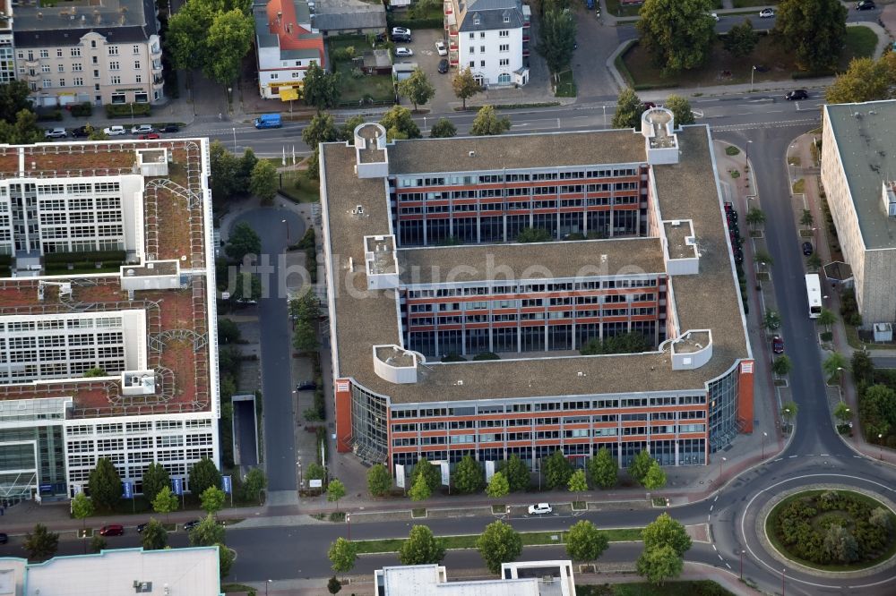 Teltow von oben - Bürogebäude Teltow Karree im Gewerbepark Techno Terrain Teltow an der Potsdamer Straße in Teltow im Bundesland Brandenburg