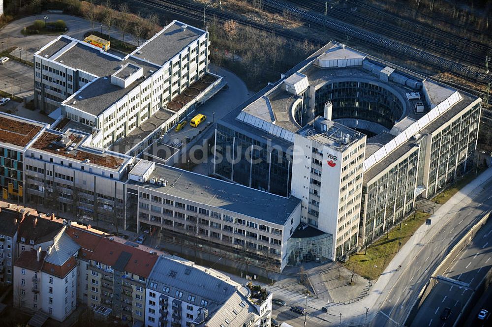 München von oben - Bürogebäude der VBG in München / Schwantalerhöhe im Bundesland Bayern