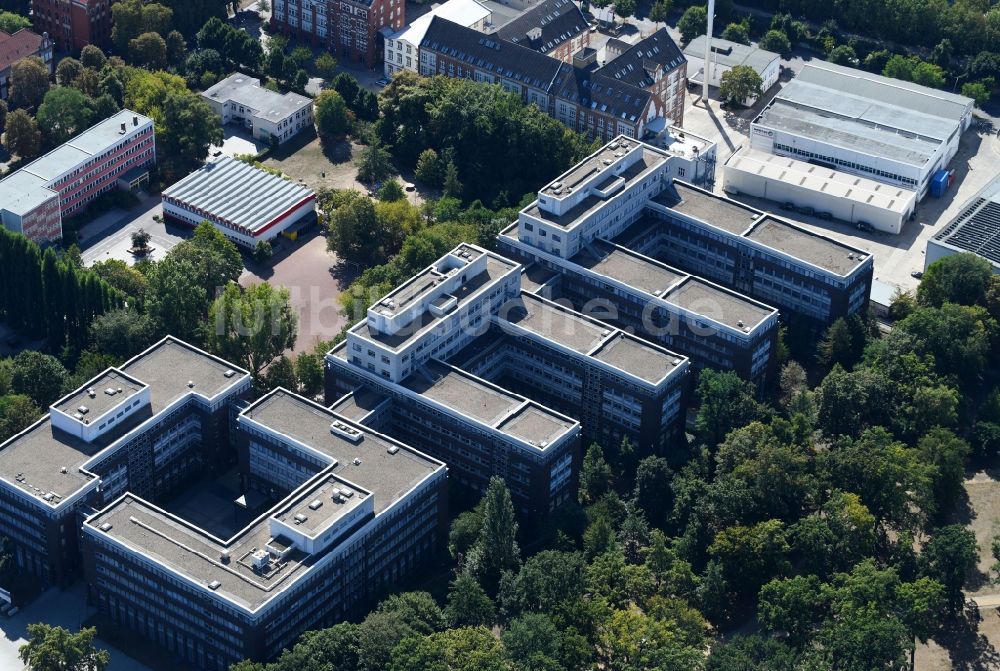 Luftbild Berlin - Bürogebäudekomplex des Unternehmens Vattenfall Europe GmbH an der Puschkinallee im Ortsteil Treptow in Berlin