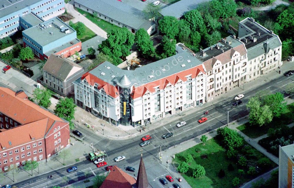 Luftbild Berlin - Lichtenberg - Bürohaus Alfred-Kowalke-Str / Str. am Tierpark in Berlin-Lichtenberg.