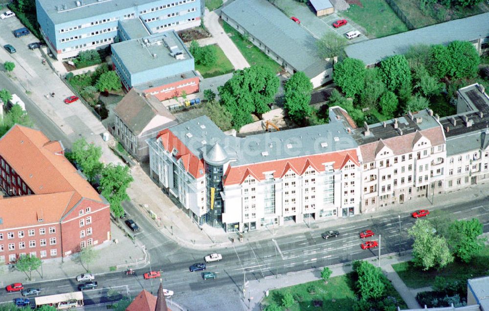 Berlin - Lichtenberg von oben - Bürohaus Alfred-Kowalke-Str / Str. am Tierpark in Berlin-Lichtenberg.