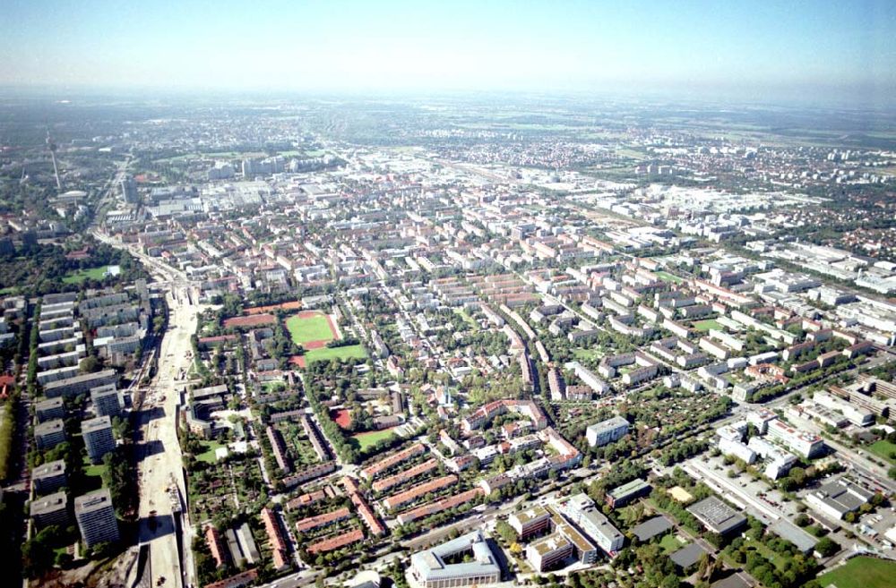 München aus der Vogelperspektive: 30.09.02 Bürohaus der DIFA ( Deutsche Immobilien Fonds AG ) 88807München Leopldstr. 236/238