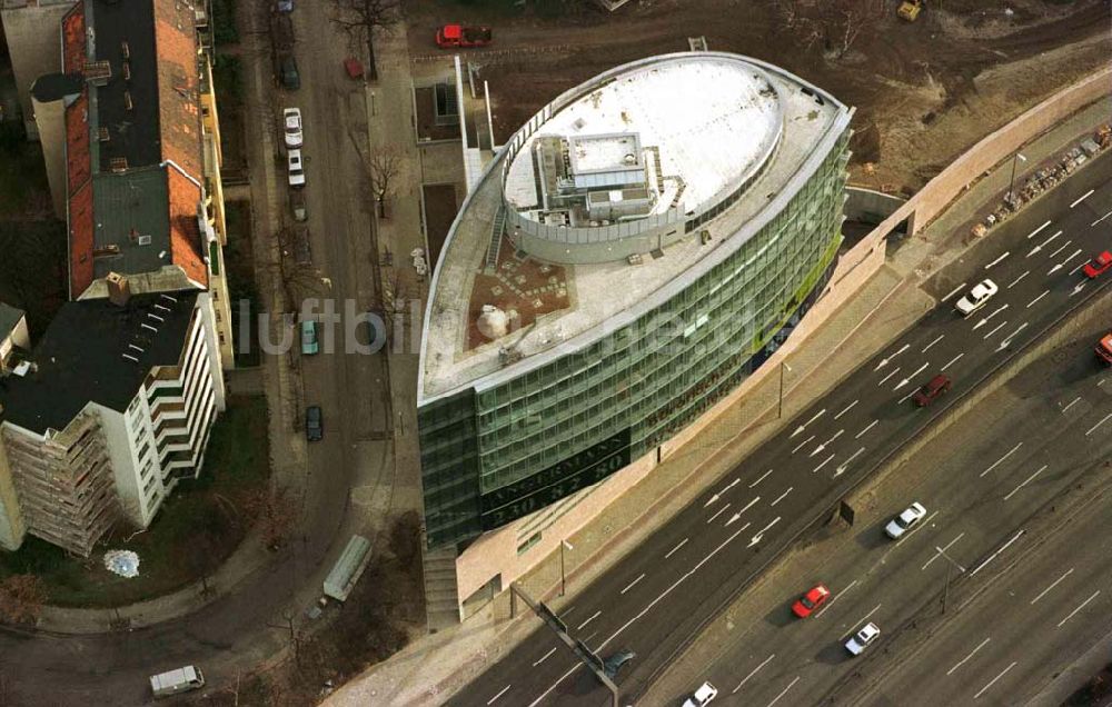 Luftbild Berlin - Bürohaus am Halensee am Autobahnzubringer im Bereich des Kurfürstendamm