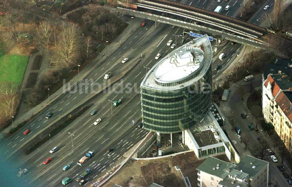 Luftaufnahme Berlin - Bürohaus am Halensee am Autobahnzubringer im Bereich des Kurfürstendamm