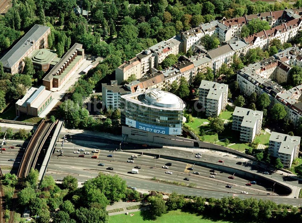 Berlin - Charlottenburg aus der Vogelperspektive: Bürohaus der MÜBAU am Halensee in Berlin - Charlottenburg.