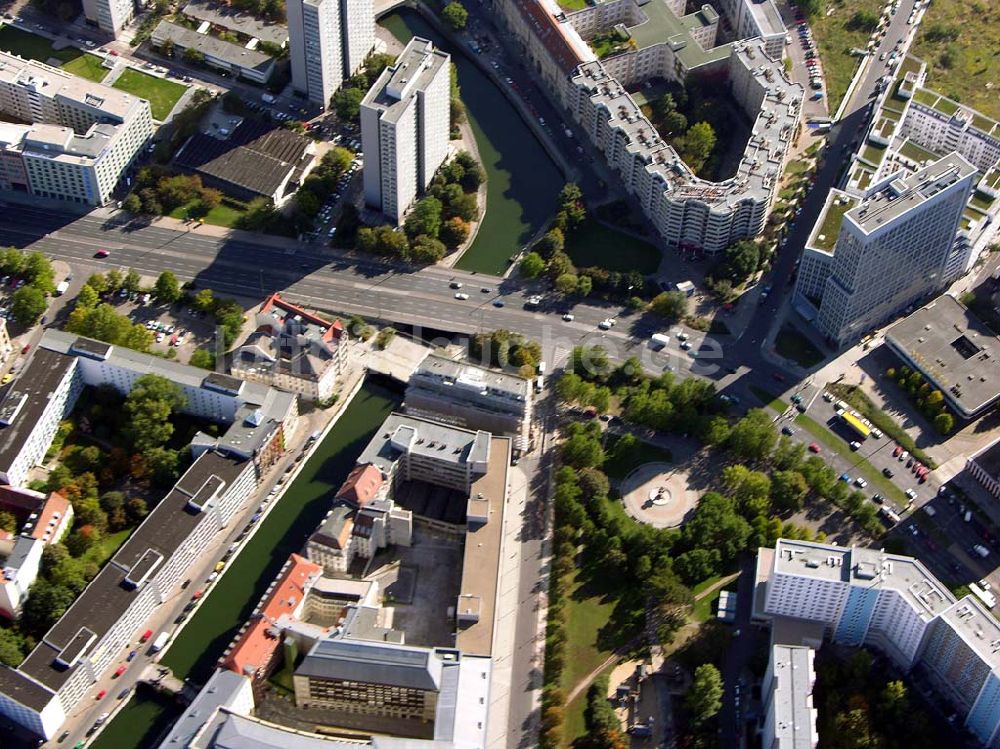 Berlin aus der Vogelperspektive: Bürohaus am Spittelmarkt in Berlin-Mitte.