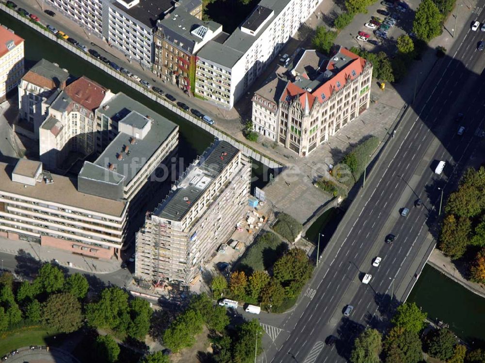 Luftaufnahme Berlin - Bürohaus am Spittelmarkt in Berlin-Mitte.