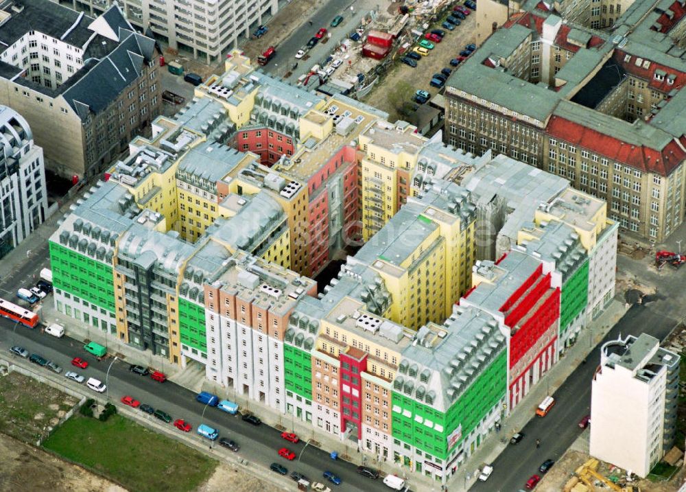 Berlin - Mitte aus der Vogelperspektive: Bürohausbau von Aldo Rossi in der Schützenstraße.